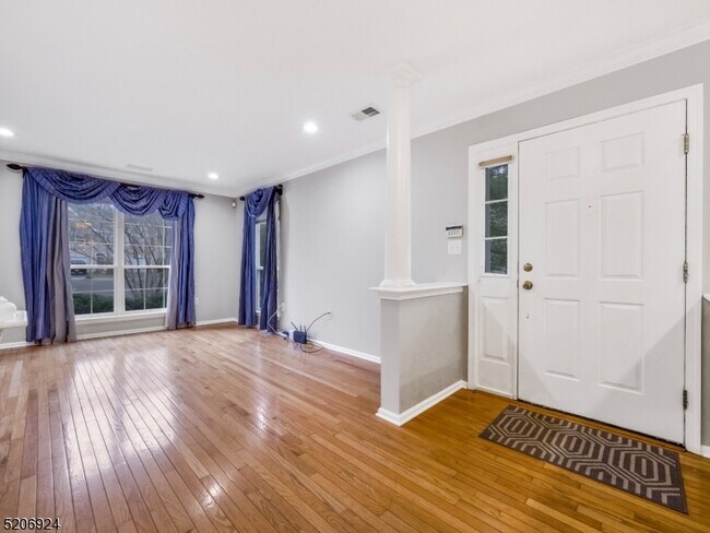 Building Photo - 49 Mayflower Dr