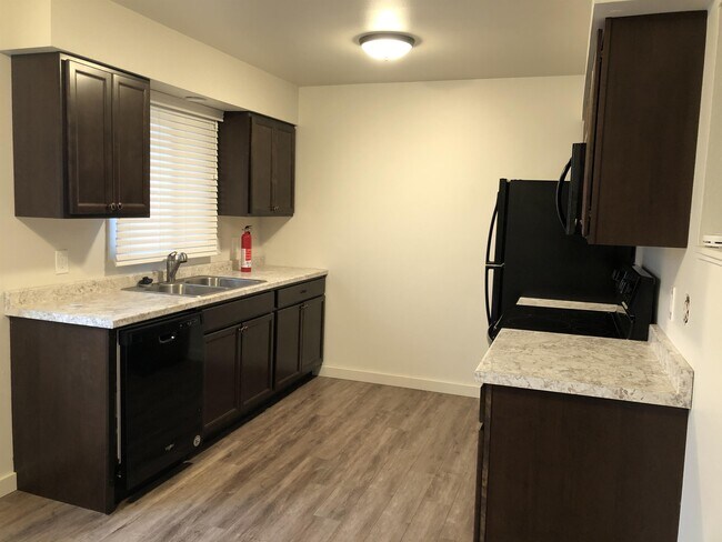 Building Photo - 402 N 19th Ave