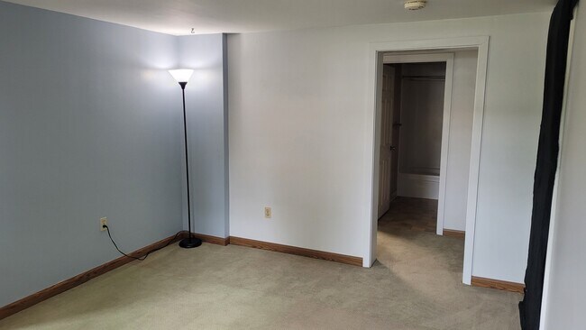 Livingroom - 250 E Cedar St