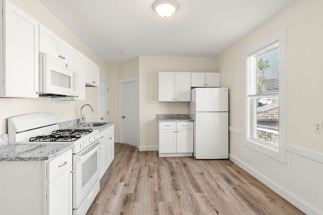 Building Photo - 79 Shaw St