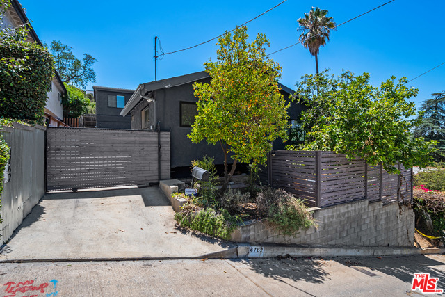Primary Photo - 4762 Charters Ave