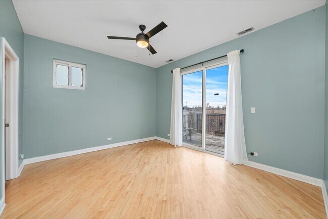 Building Photo - 2 bedroom in Chicago IL 60612