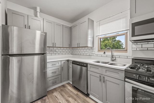 Building Photo - 7320 N Rogers Ave Building Photo - 7320 N Rogers Ave