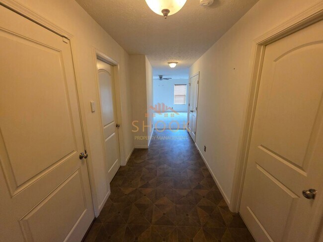 Building Photo - LINDBERGE VILLAGE COZY 3BR/2BA