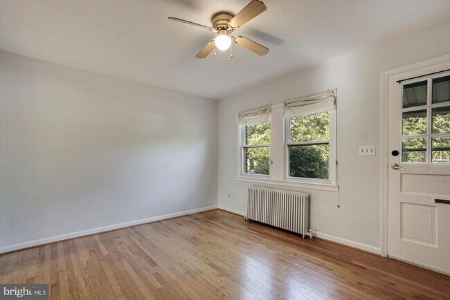 Foto del edificio - 1055 N Nelson St