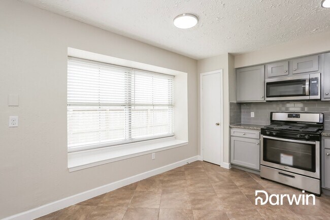 Building Photo - 314 Flora Vista Dr