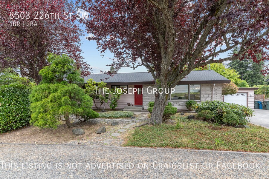 Primary Photo - Beautiful Mid-Century 4BD/2BA Home in Edmo...