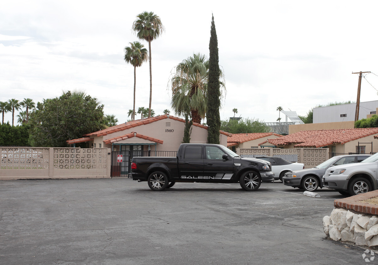 Building Photo - Desert Breeze Villas