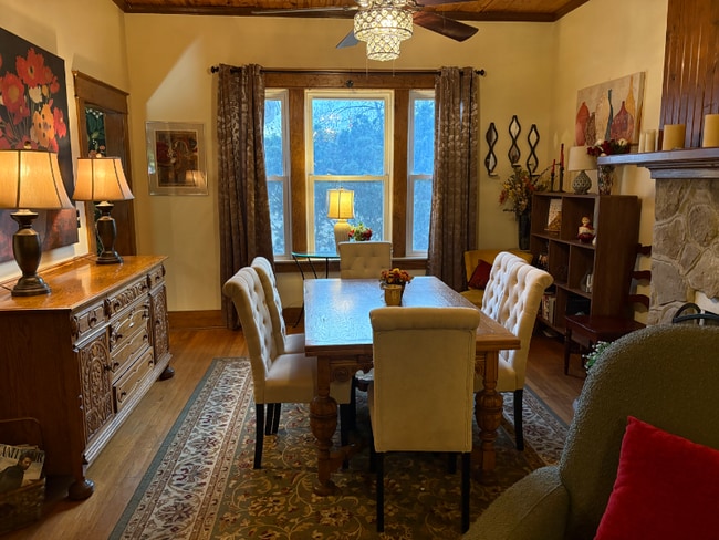 Building Photo - 940 S Cedar St