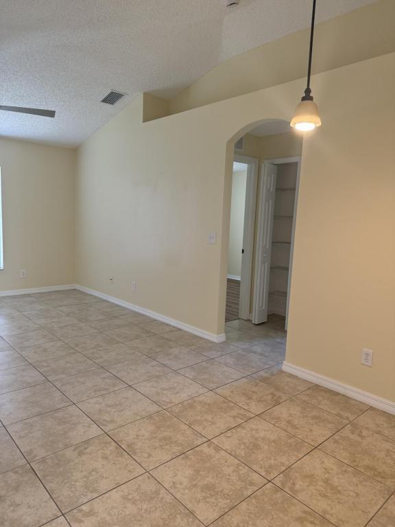 Foto del edificio - 949 Serenade St NW
