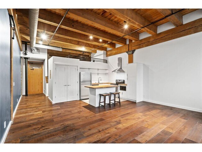 Building Photo - 289 5th St E