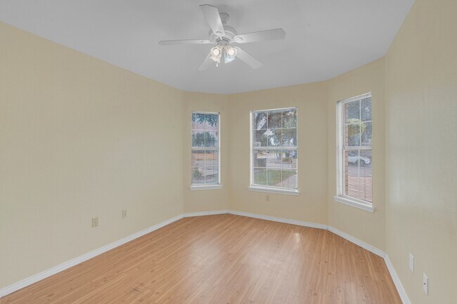 Foto del edificio - 1906 Lake View Dr