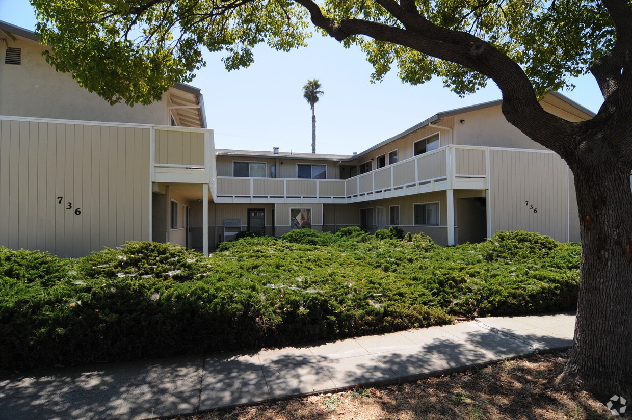 Foto del edificio - 736 Memorial Way