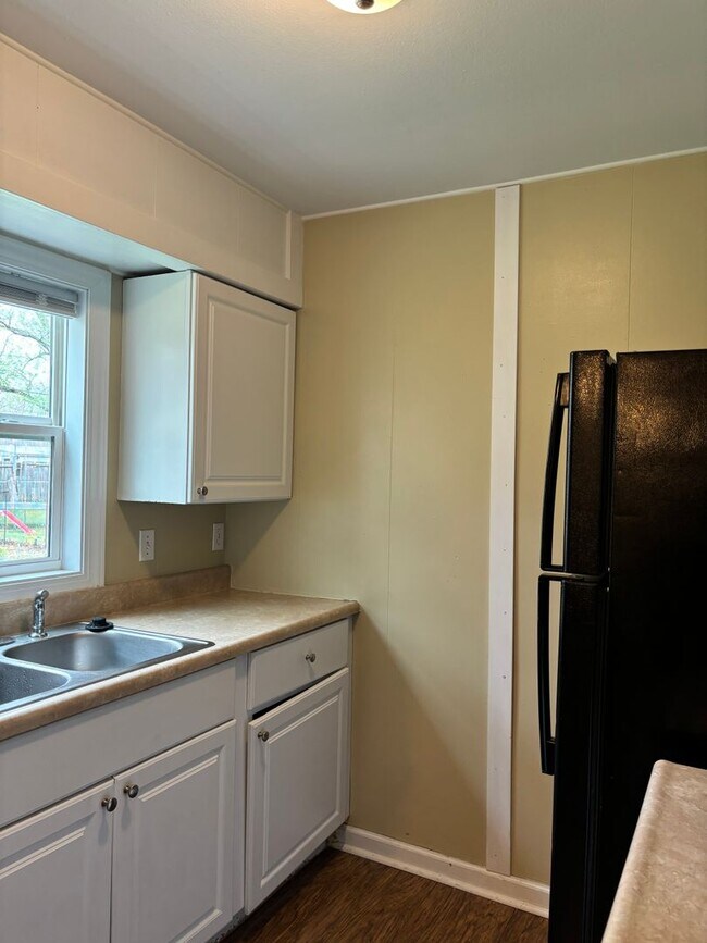 Building Photo - Great family 3 Bedroom 1 bath