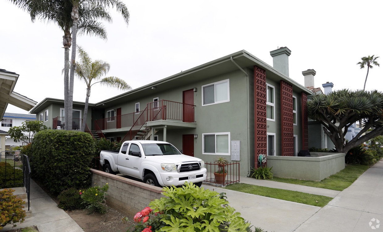 Primary Photo - Garden Apartments