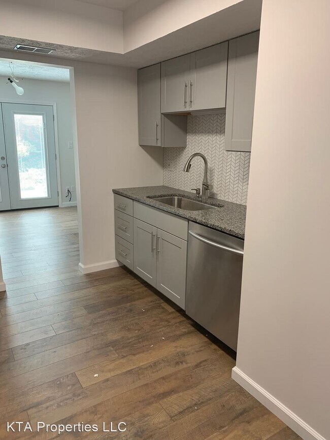 Building Photo - 3 br, 2.5 bath House - 202B Morgan Drive