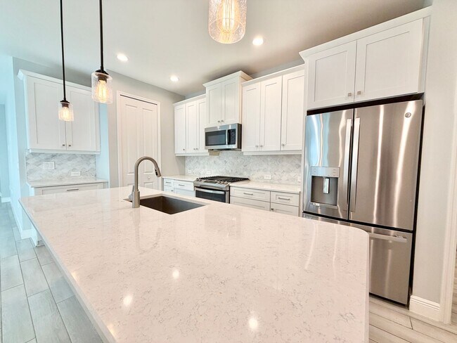 Building Photo - ** MARQUESA ISLES ** 3 BED + DEN / 2 BATH - LUXURY VILLA - GARAGE - PET OK! - ANNUAL RENTAL