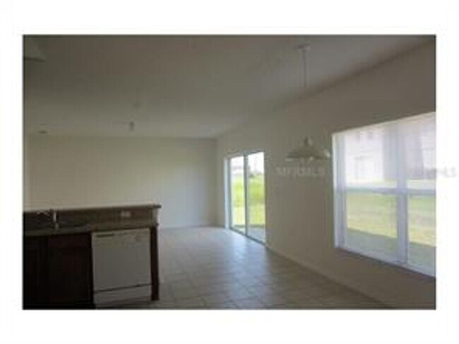 Building Photo - 4 bedroom,  2.5 Baths located at 1348 Nels...