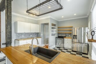 Building Photo - 1126 W Mississippi Ave