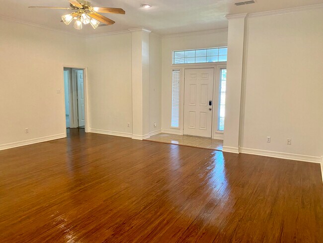 Foto del edificio - 3709 Camelot Ct