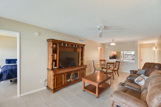 Building Photo - 12829 Briarlake Dr