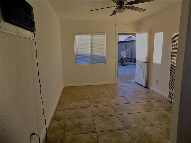 Living Room - 27066 20 Mule Team Rd
