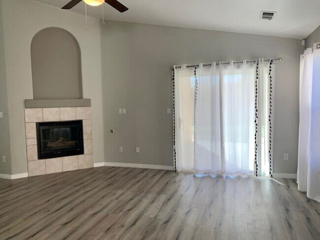 Building Photo - NE Heights 3 bedroom