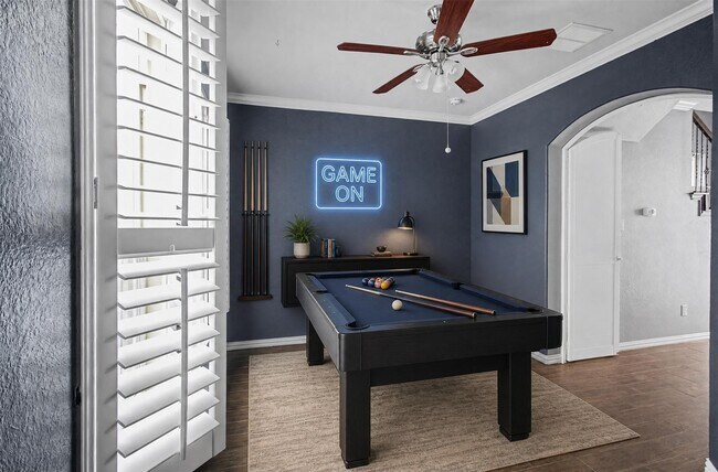 Foto del edificio - 6363 Fairdale Ln