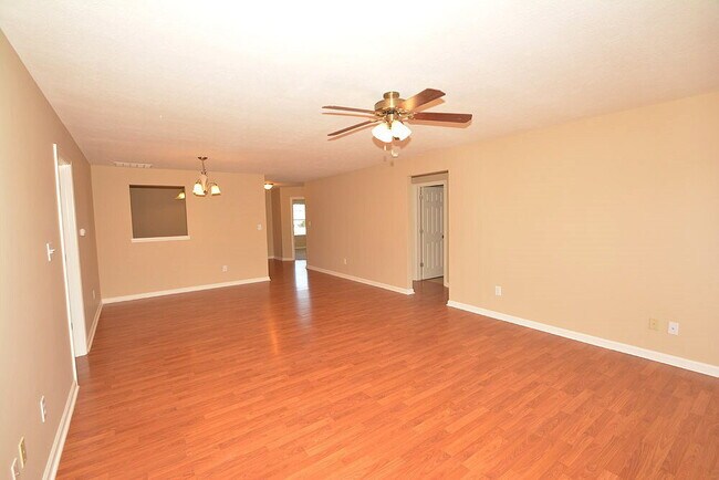 Building Photo - 5544 Wild Horse Dr