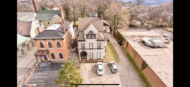 Building Photo - 2352 Kemper Ln