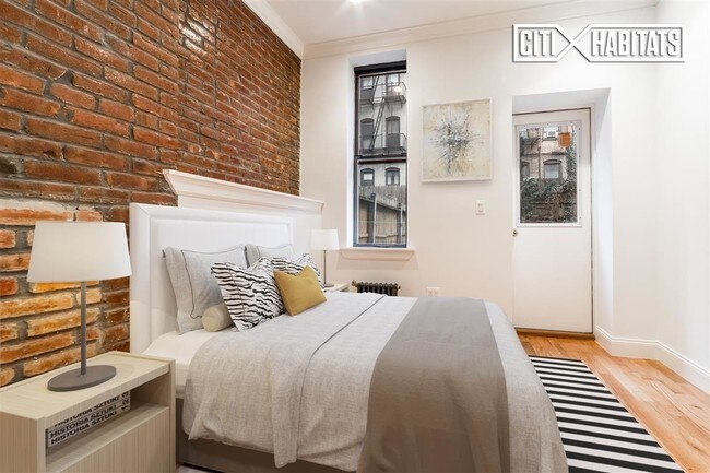 Building Photo - 484 E 74th St