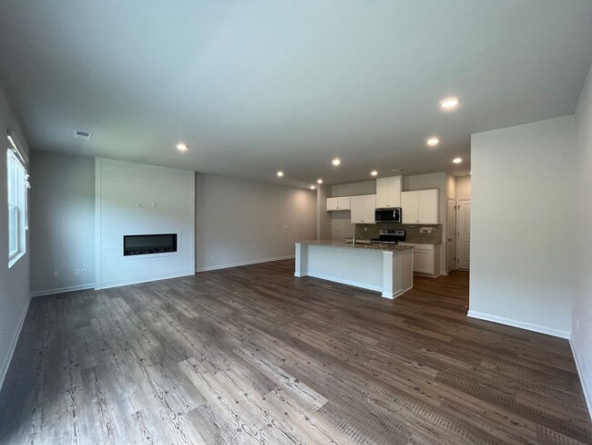 Building Photo - Beautiful New Construction Townhome in Daw...