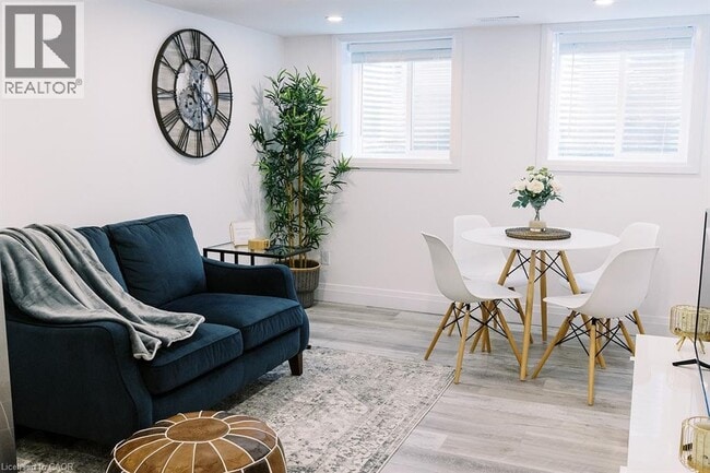 Building Photo - 261 Belmont Ave W