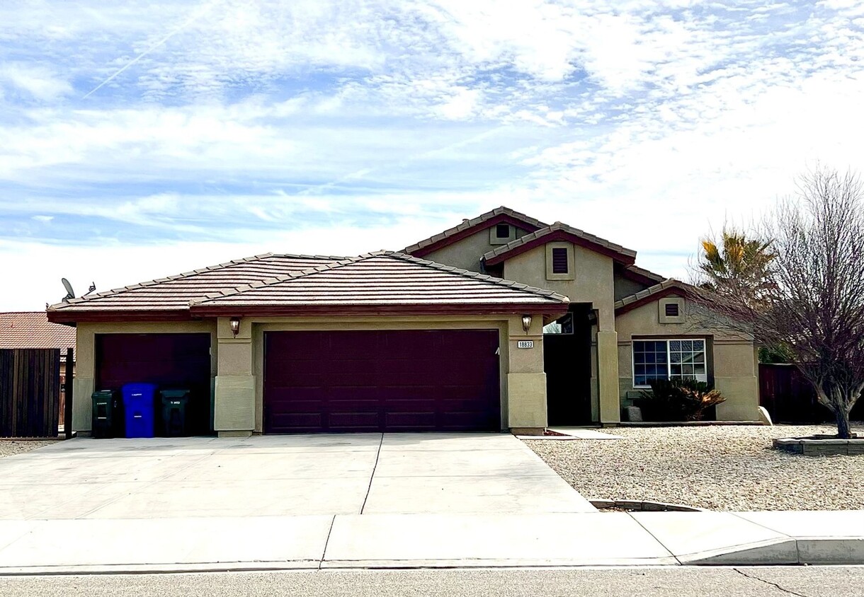 Foto principal - Charming 3BR House in Adelanto