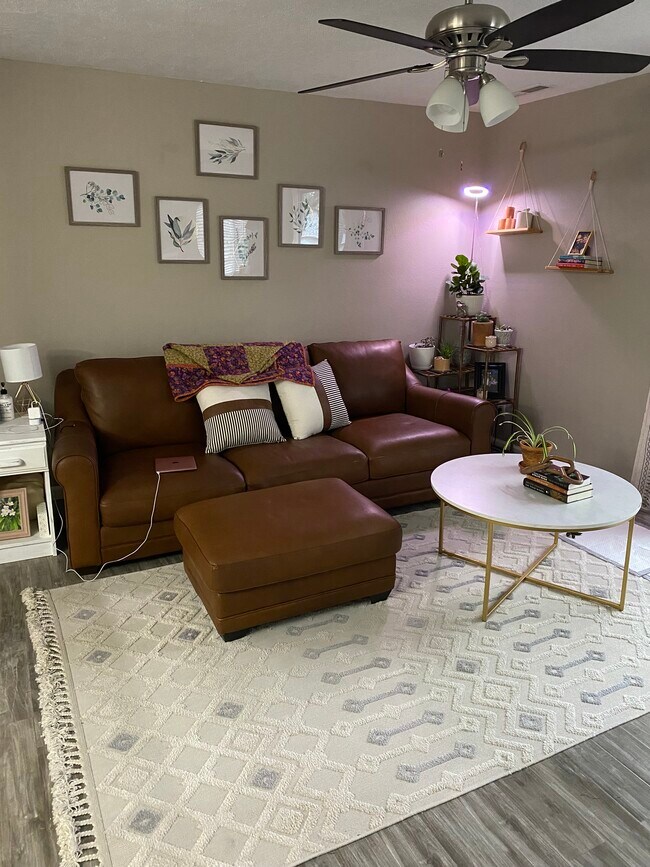 Living Room - 1489 E Vineyard Ct