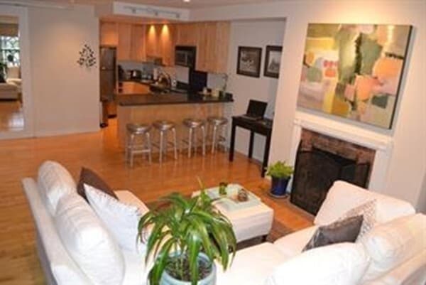 Foto del edificio - 315-317 Beacon St