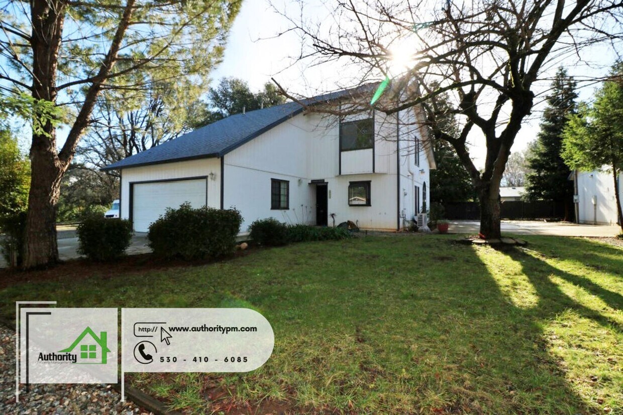 Foto principal - 1701 Victor Ave, Large Lot with a huge Sho...