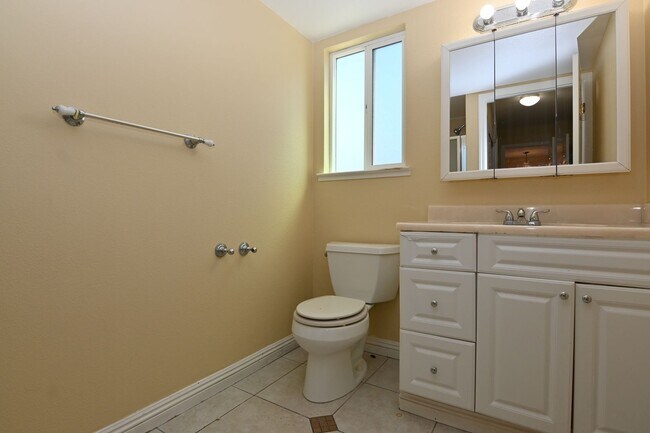 Foto del edificio - Beautiful 5 bed 3 bath, 2 car Garage & Pool, Near Snell & Calero