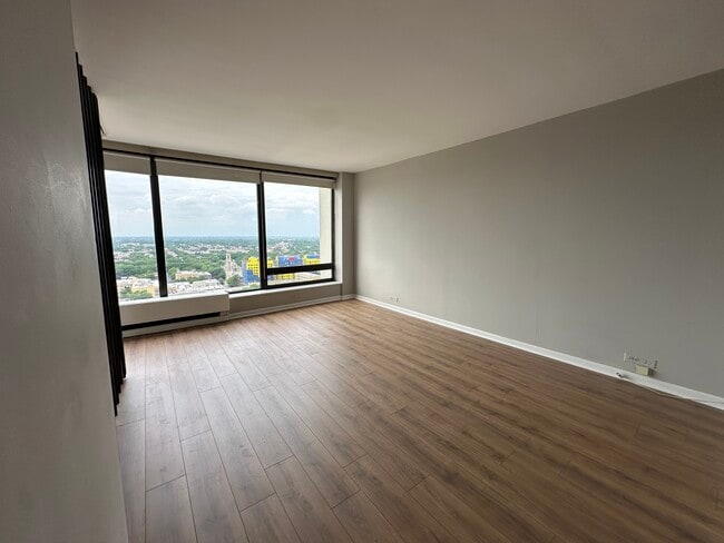 Living Room - 5445 N Sheridan Rd