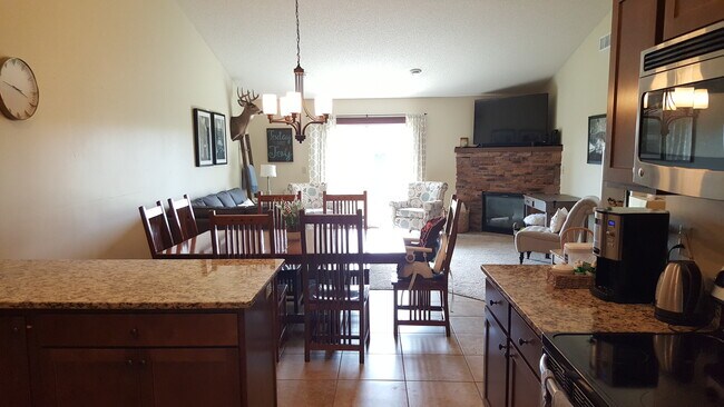 Building Photo - 33 Meadowlark Dr