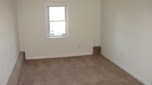 Building Photo - Large 4 bedroom 2.5 bath in Chesapeake