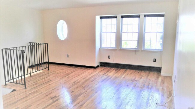 Building Photo - 1505 Waterstone Dr