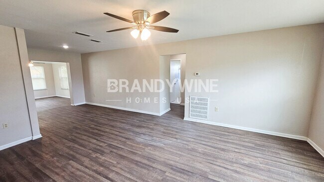 Building Photo - 121 Melanie Ln