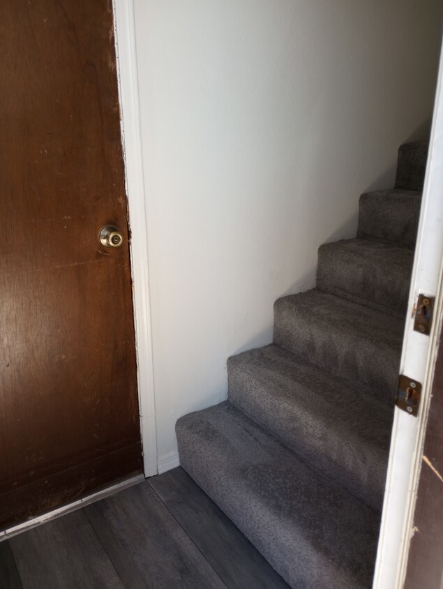 Foto principal - 8333 Comanche Rd NE