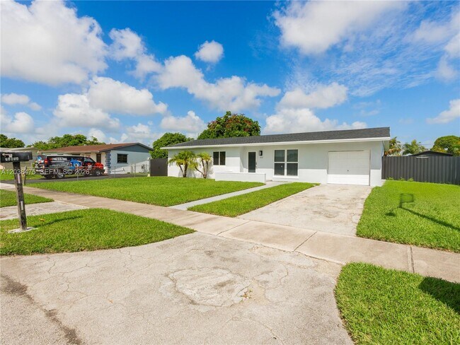 Building Photo - 14414 SW 105th Ct