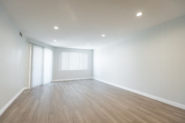 Foto del interior - 1865 North Fuller Ave