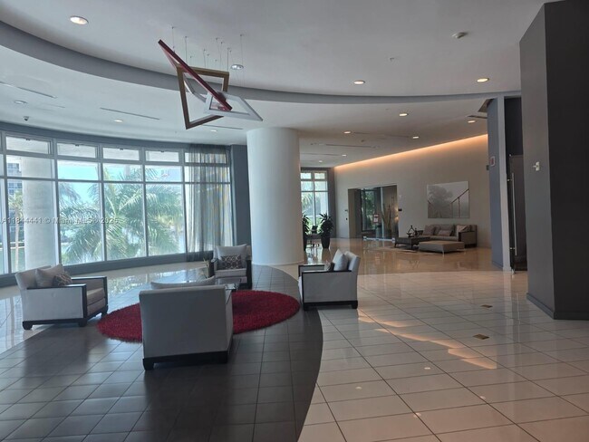 Foto del edificio - 300 S Biscayne Blvd