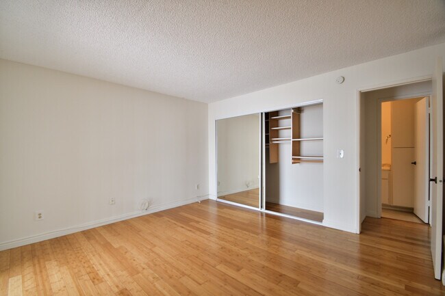 Building Photo - 320 Hermosa Ave