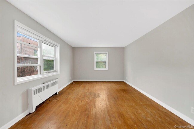 Foto del edificio - 320 S Broadway