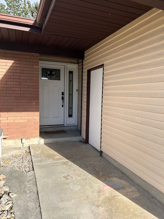 Building Photo - Spacious 5 Bed 3 Bath Home in Cottonwood H...